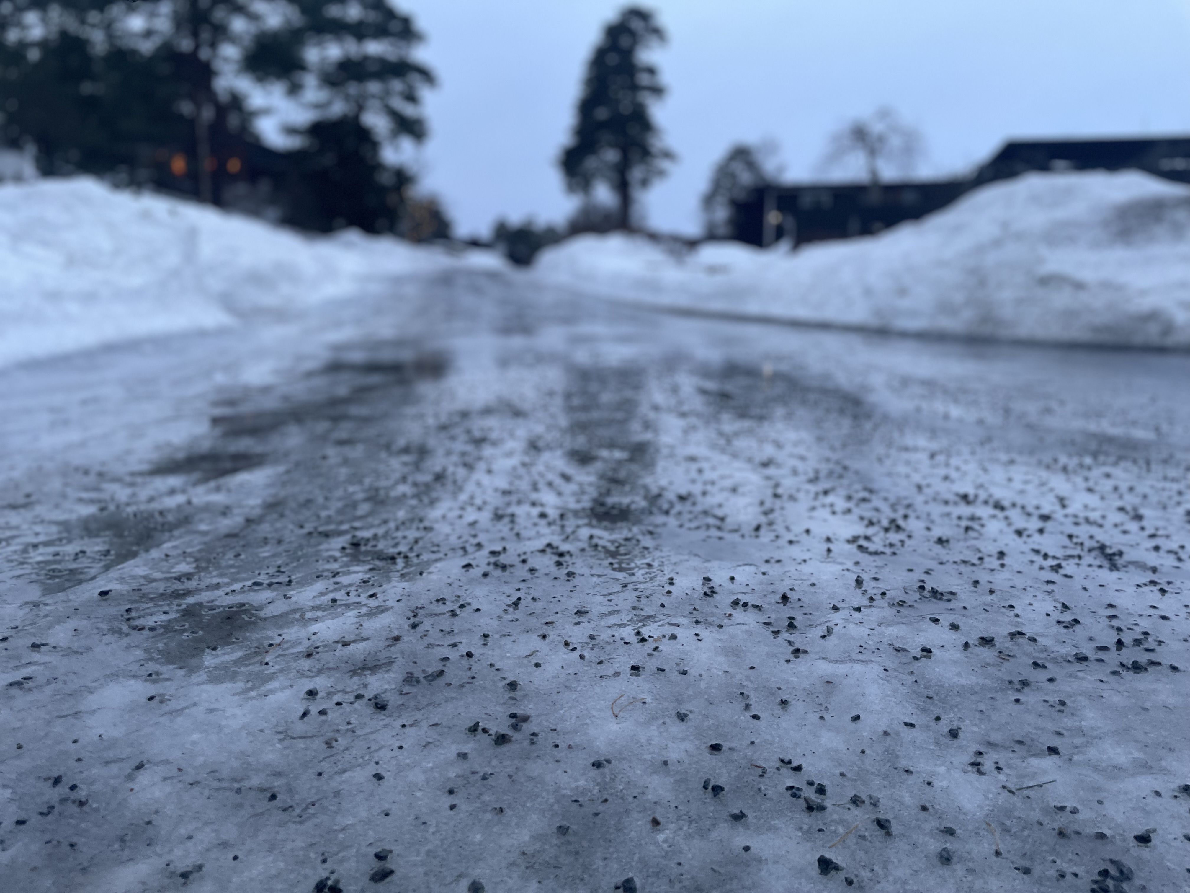 Fra snø til slush, is og glatte veier