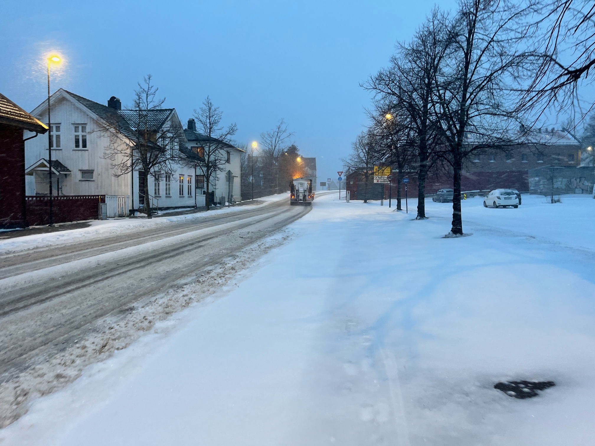 Våknet til vinterens første snøvær 