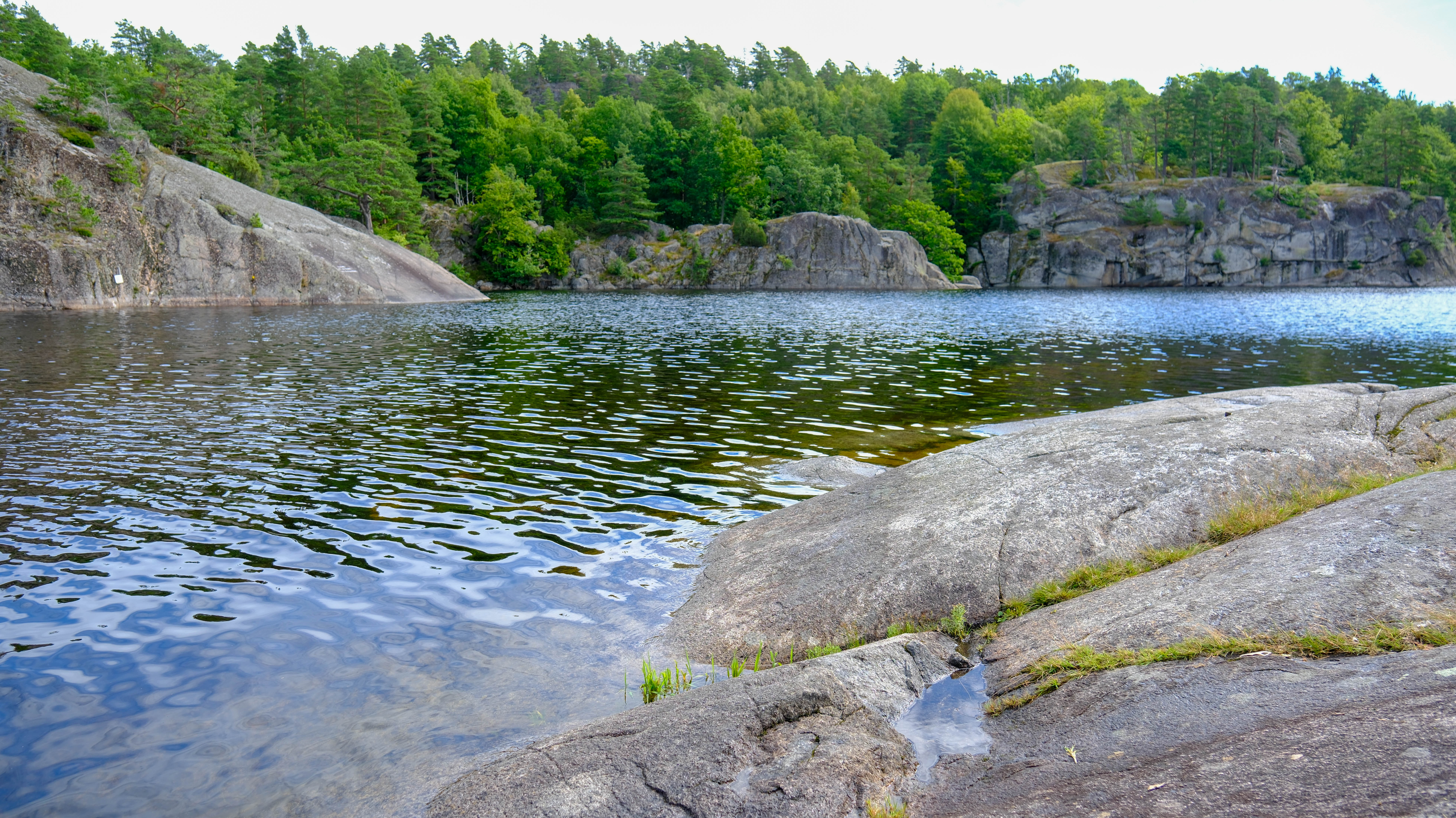 Flere meldinger om bålbrenning på svaberg i Larvik 